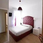 לינה וארוחת בוקר Beb Pignatelli 4*